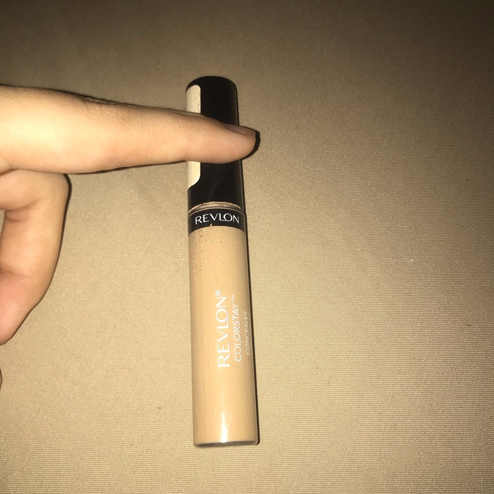 Revlon Concealer. Shade 04 Medium.